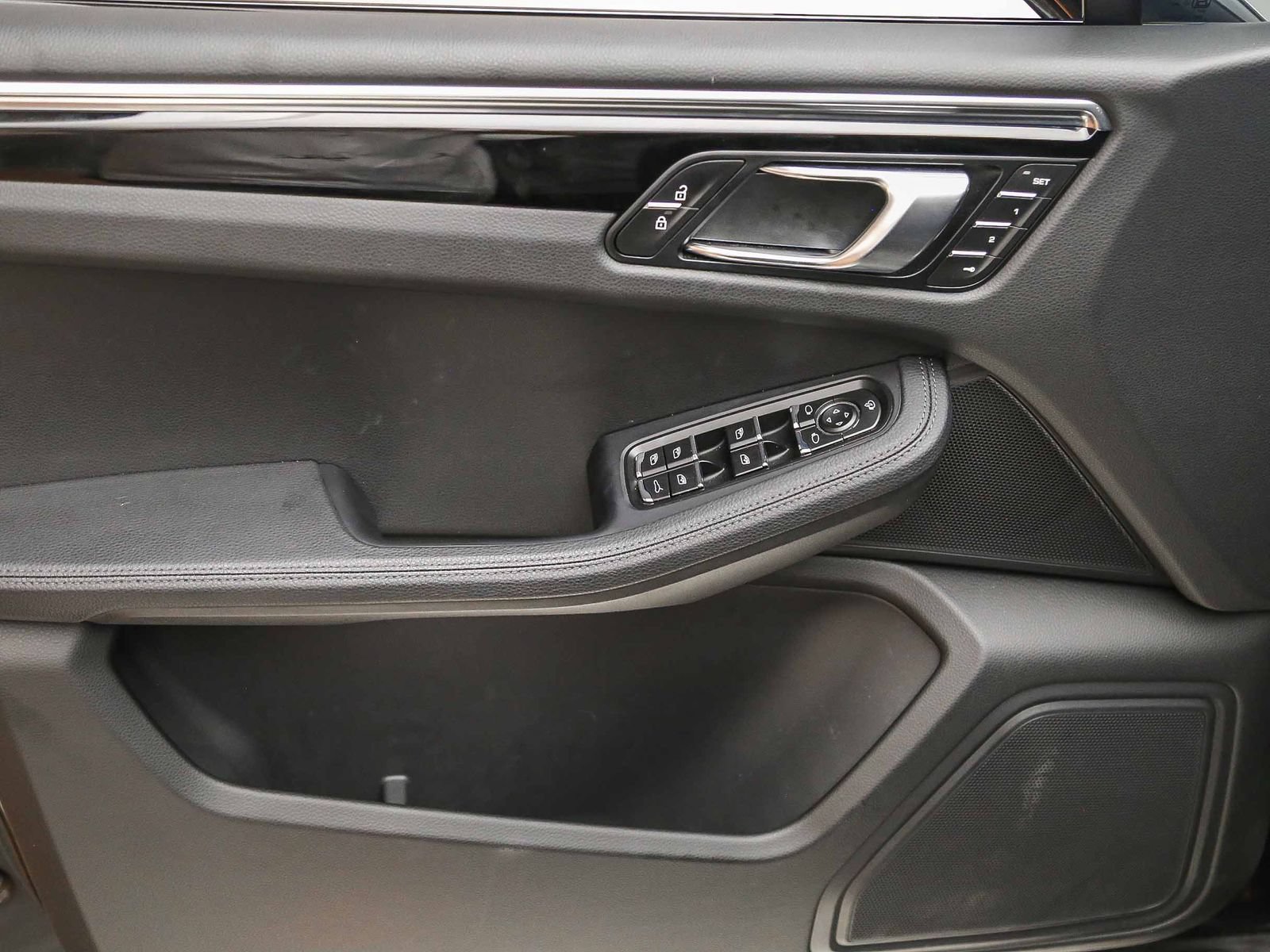Certified 2025 Porsche Macan S AWD/4WD image 27