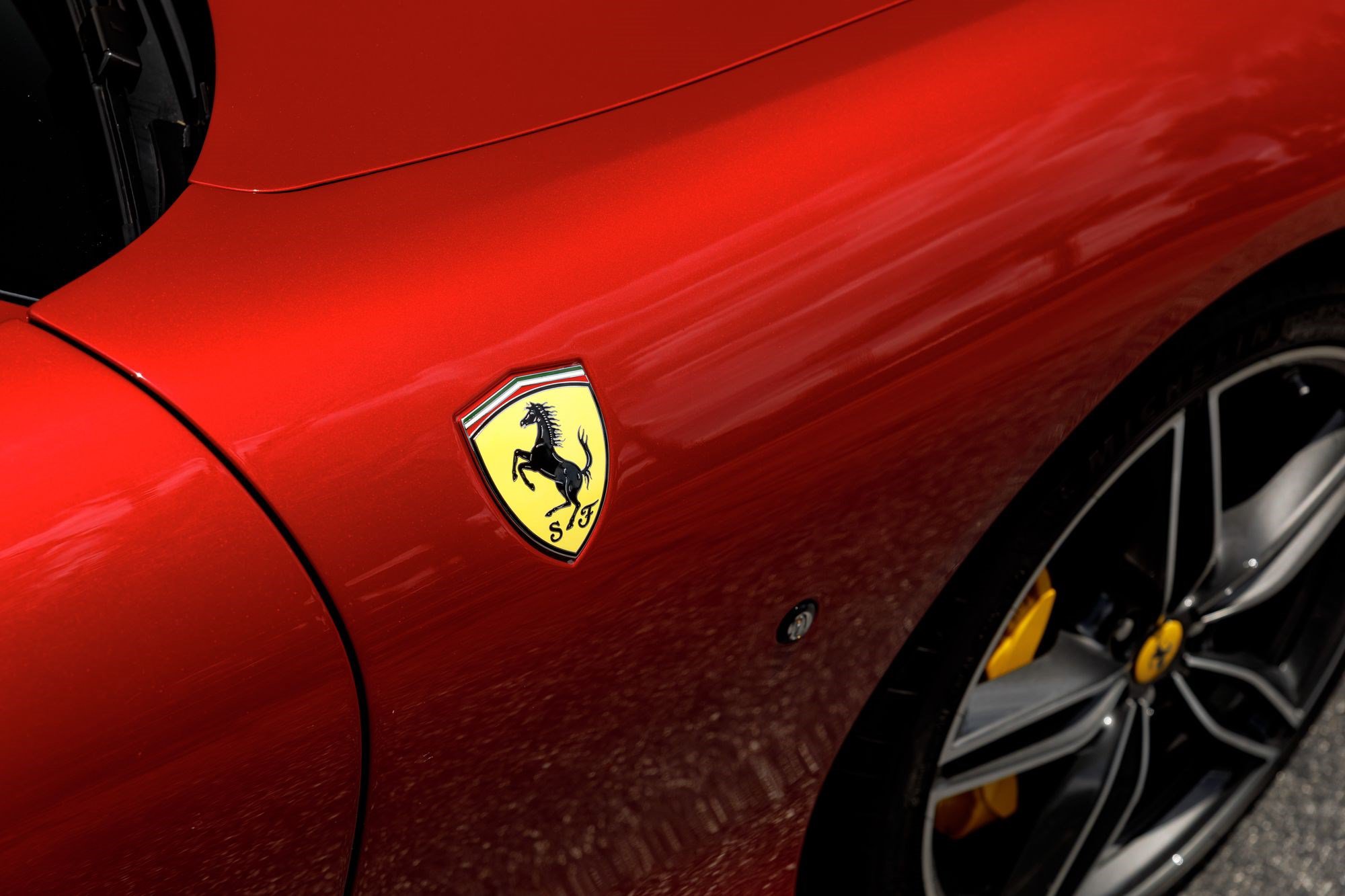 Used 2025 Ferrari Roma Spider RWD image 38