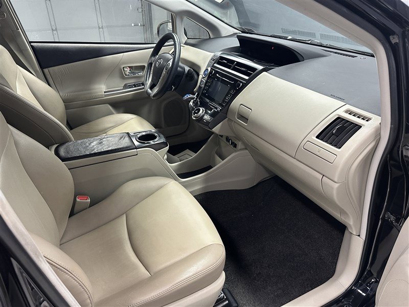 Used 2016 Toyota Prius V Four image 11