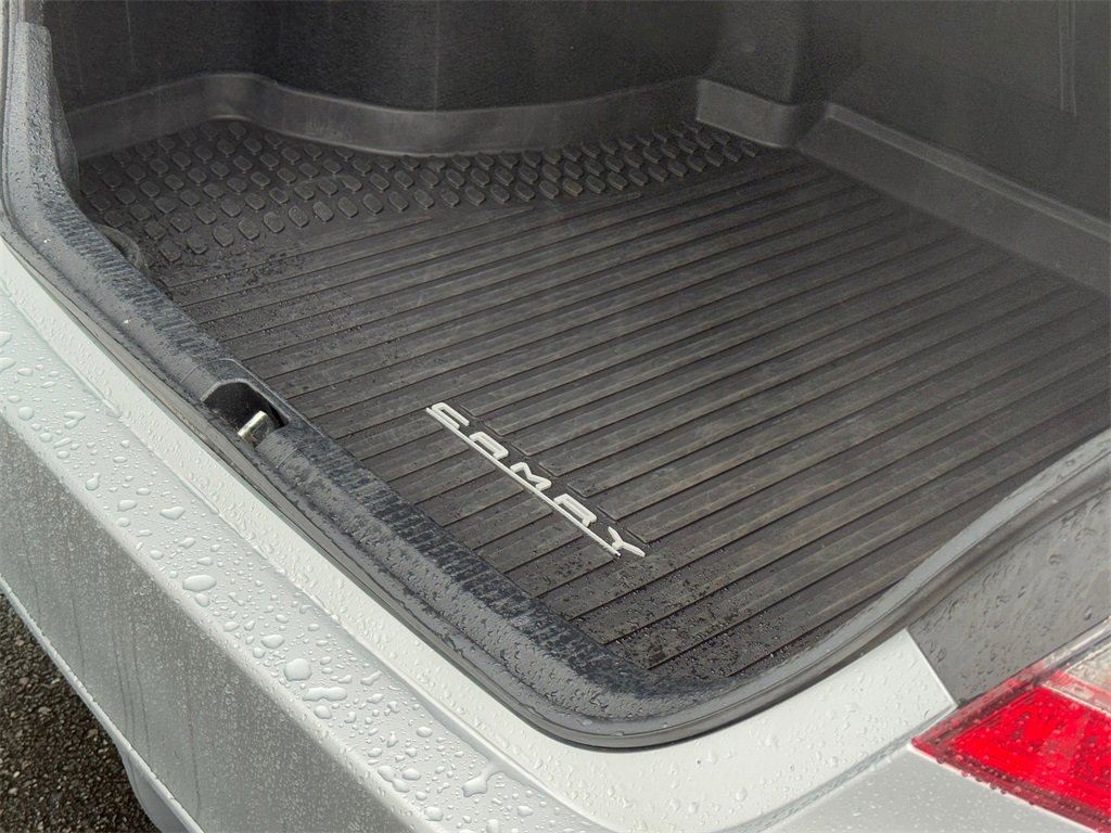 Certified 2018 Toyota Camry SE image 28