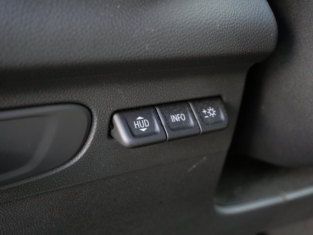Used 2023 Buick Envision Essence w/ Technology Package I AWD/4WD image 18
