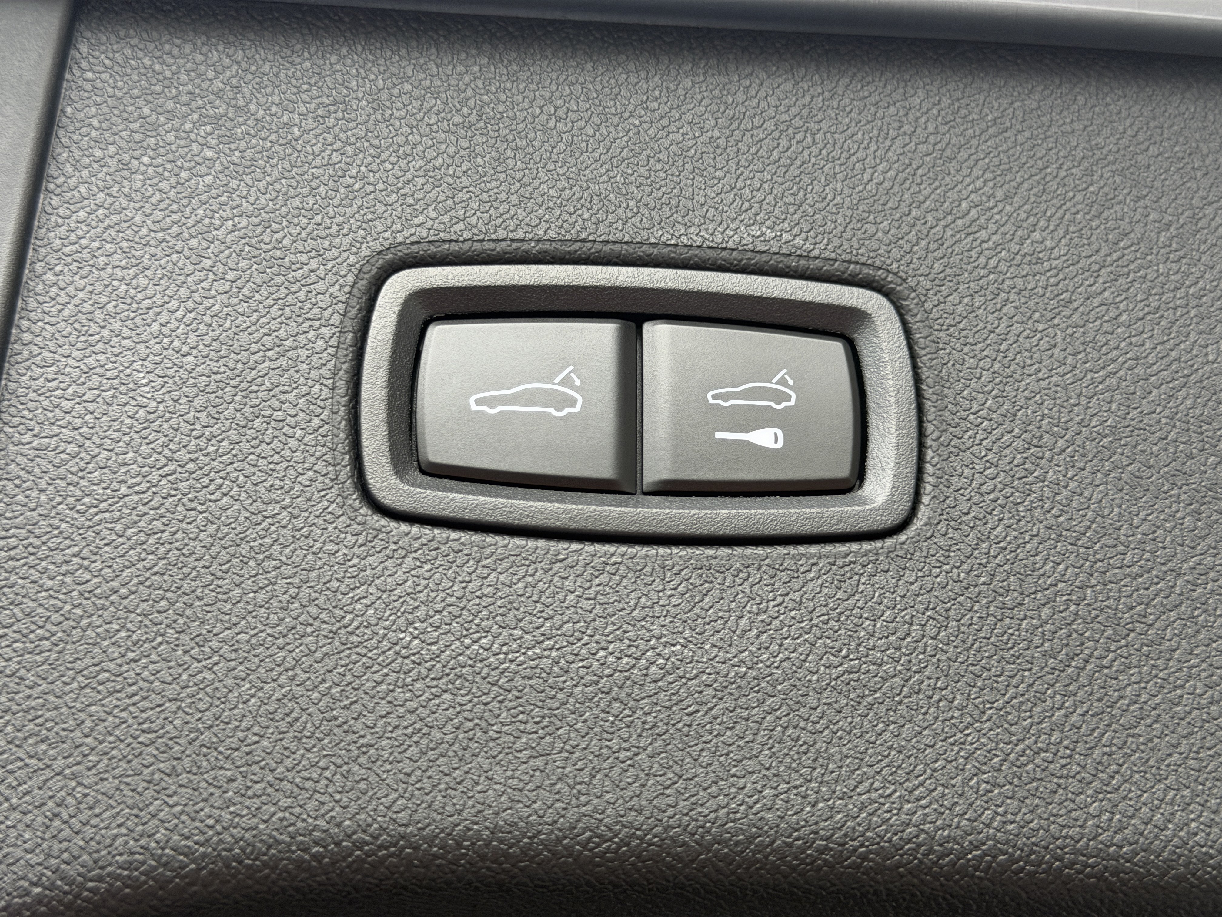 Certified 2024 Porsche Cayenne Turbo AWD/4WD image 16