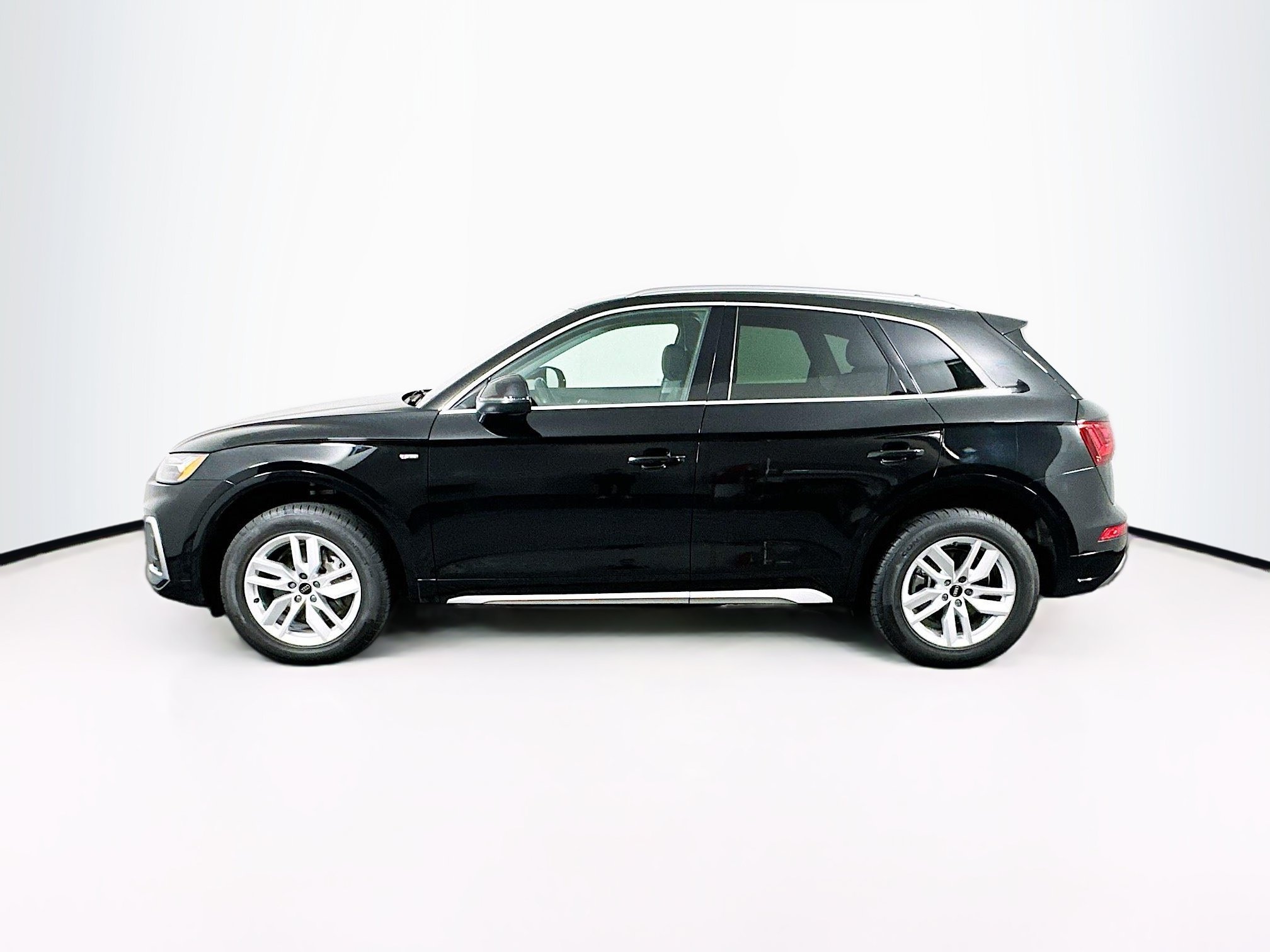 Used 2023 Audi Q5 2.0T Premium w/ Convenience Package AWD/4WD image 4