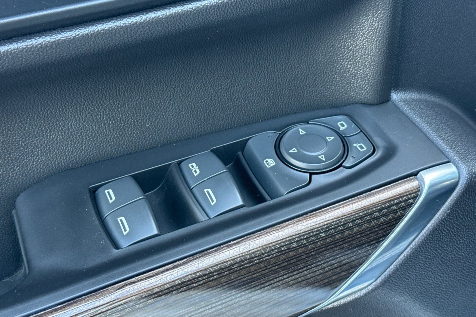 Used 2022 Chevrolet Silverado 1500 LT image 13