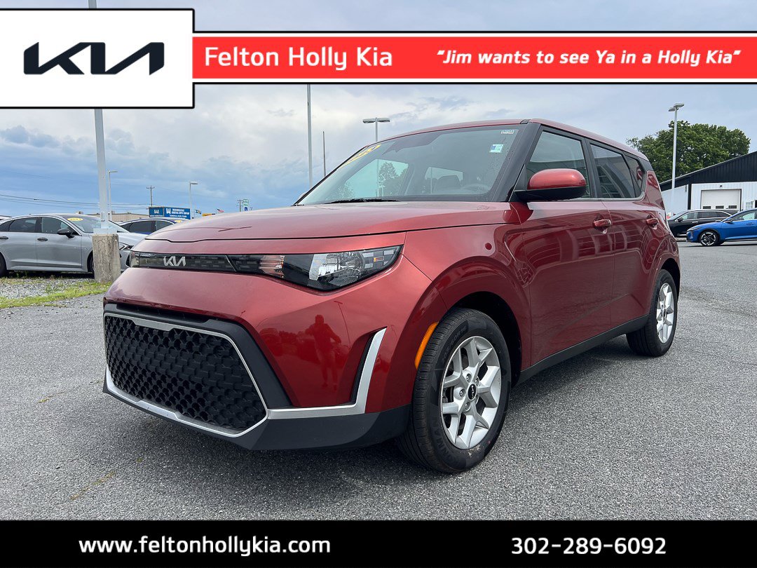 Used 2023 Kia Soul LX w/ LX Technology Package FWD image 1