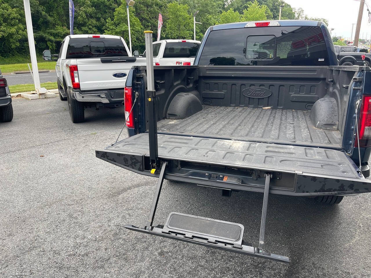 Used 2017 Ford F150 XLT w/ Equipment Group 302A Luxury AWD/4WD image 8
