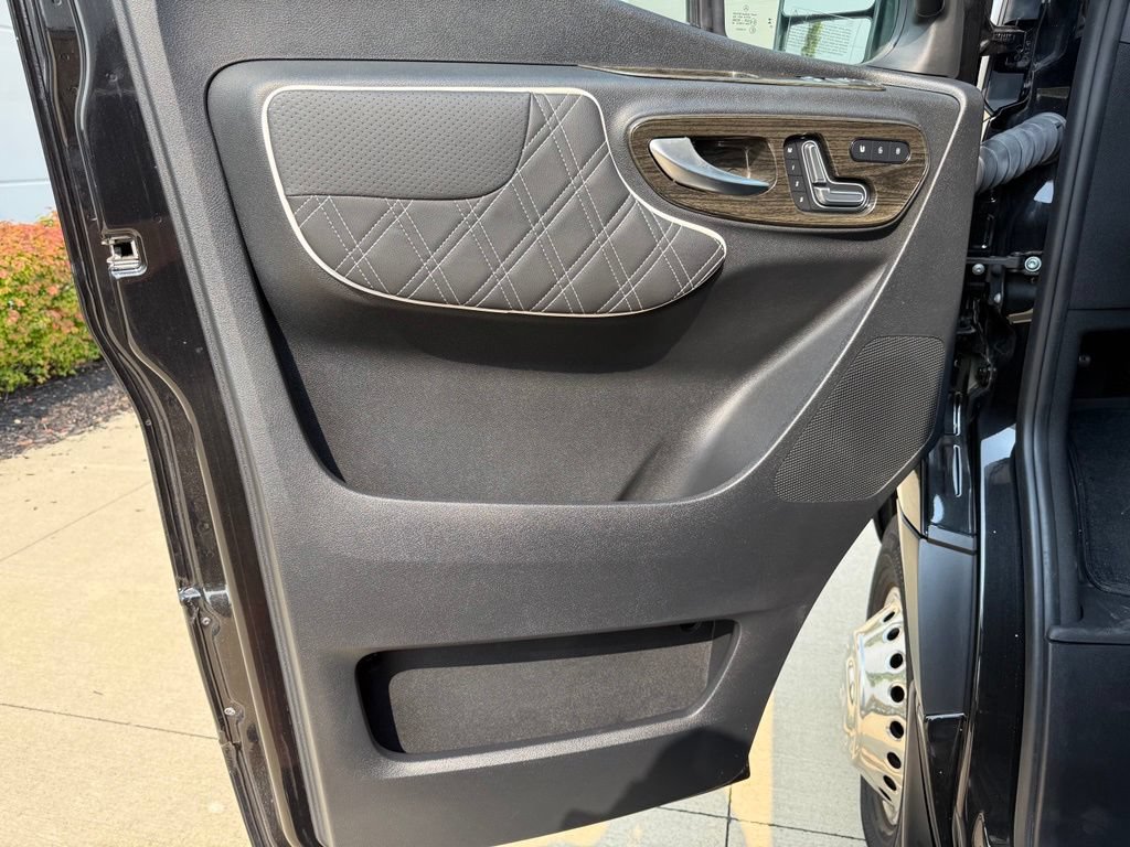 Used 2023 Mercedes-Benz Sprinter 3500 image 27