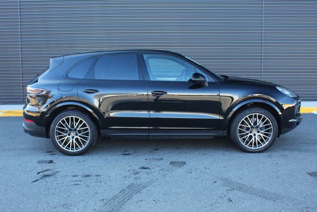 Certified 2023 Porsche Cayenne Platinum Edition image 9