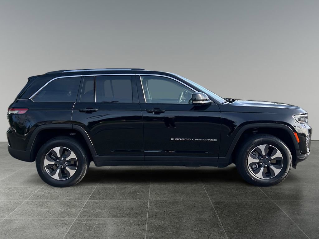 Used 2022 Jeep Grand Cherokee Limited 4xe w/ Luxury Tech Group II AWD/4WD image 8
