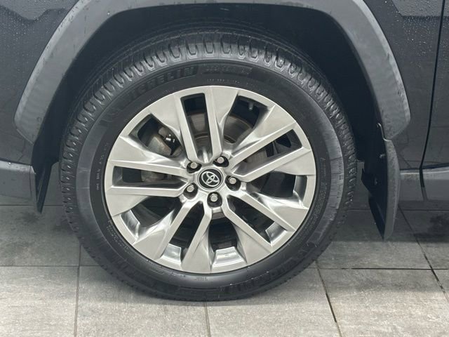 Used 2020 Toyota RAV4 XLE Premium image 7