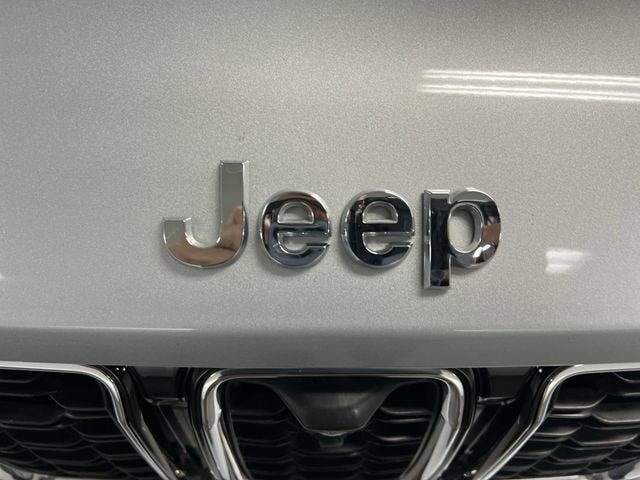 Used 2022 Jeep Grand Cherokee Limited w/ Luxury Tech Group II AWD/4WD image 32