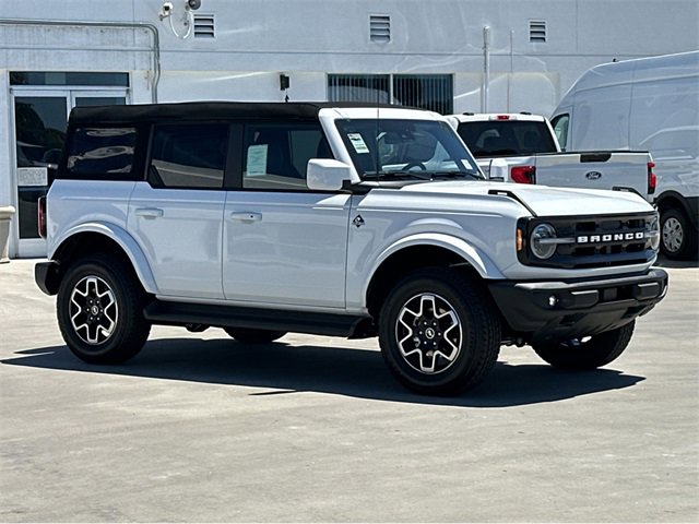 New 2025 Ford Bronco Outer Banks image 3