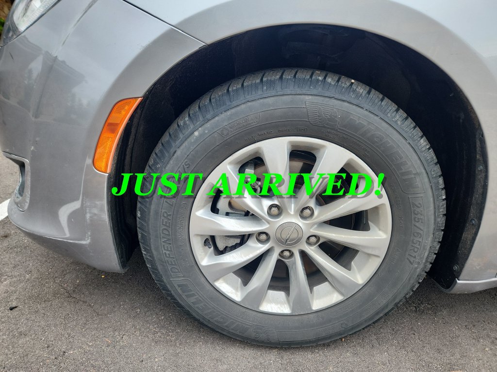 Used 2019 Chrysler Pacifica Touring Plus FWD image 4
