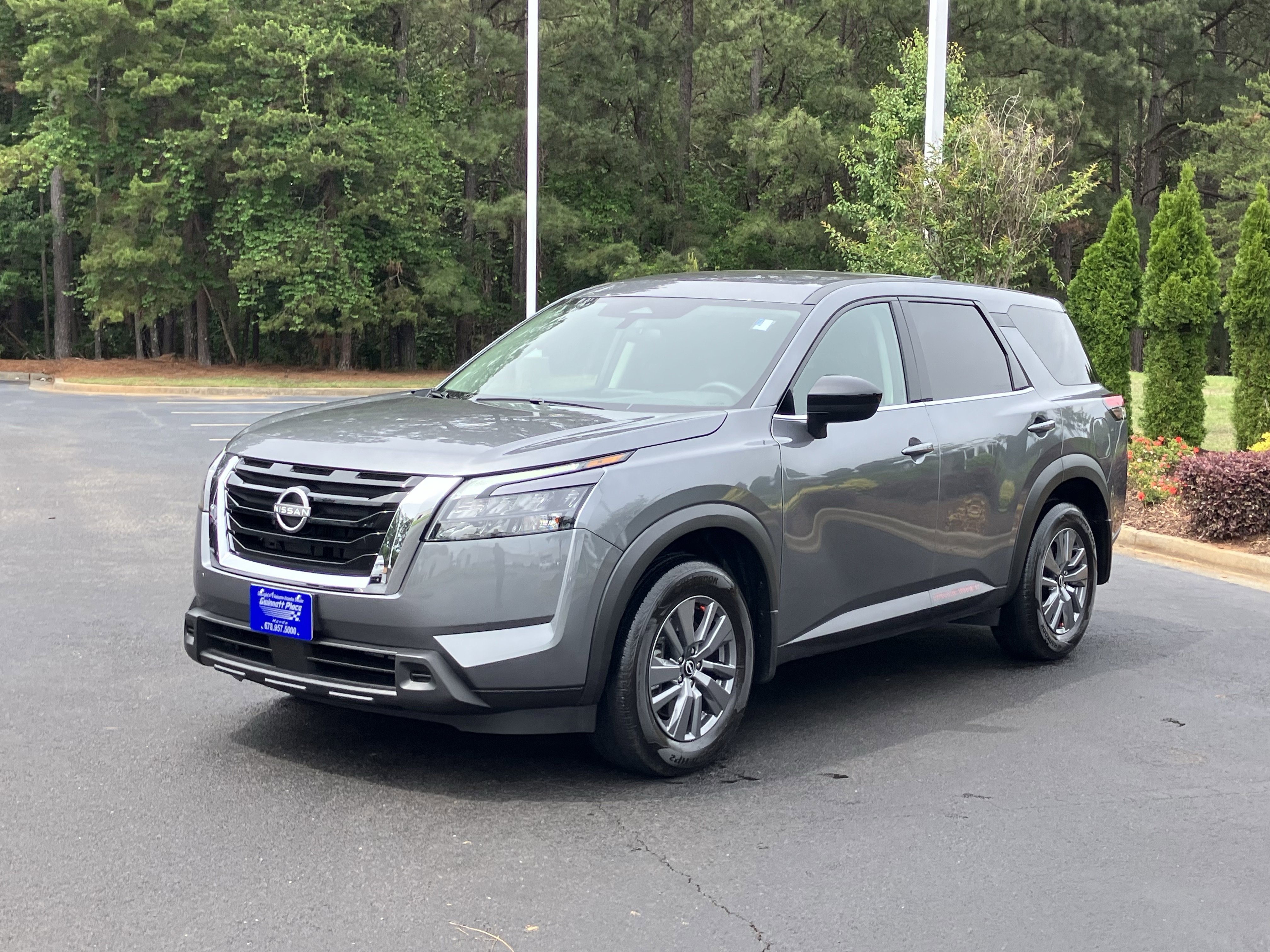 Used 2025 Nissan Pathfinder S FWD image 6