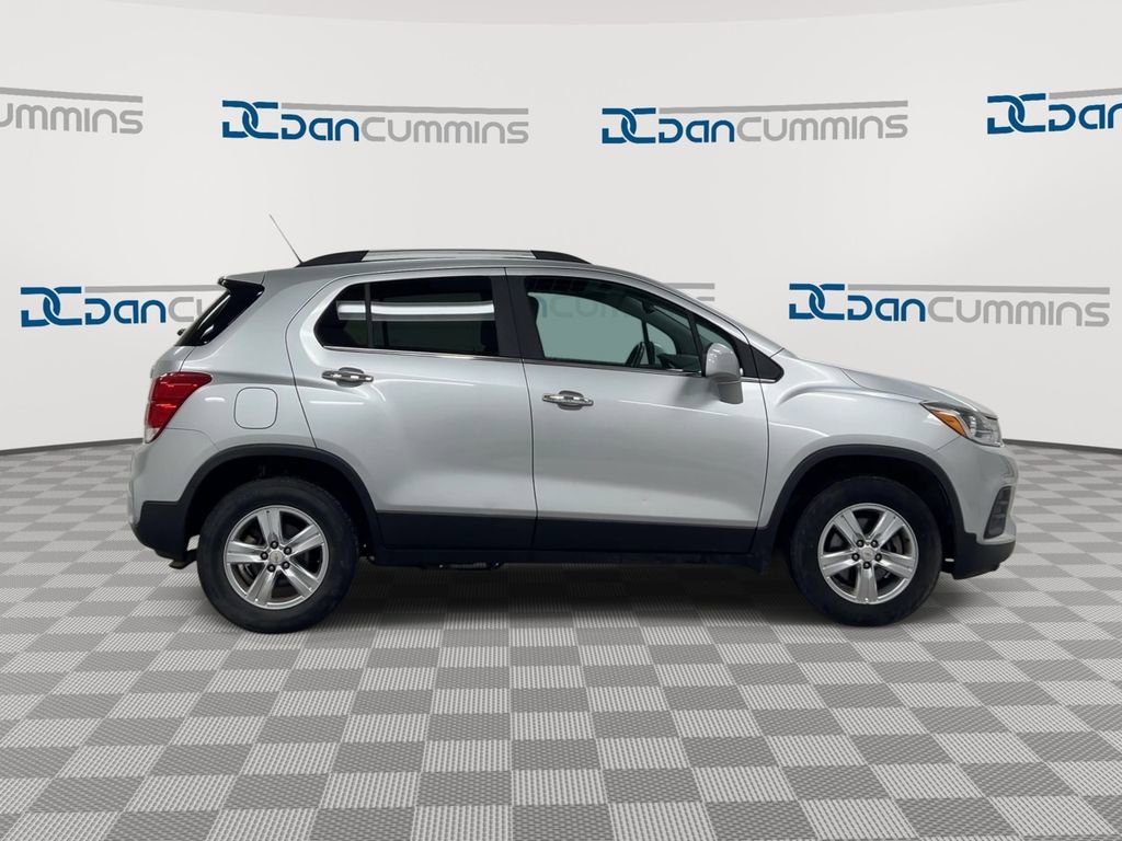 Used 2018 Chevrolet Trax LT w/ LT Convenience Package image 9