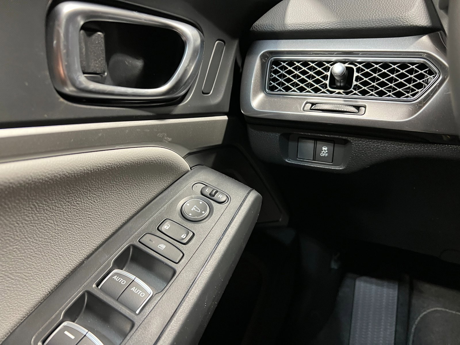 New 2025 Acura Integra image 18