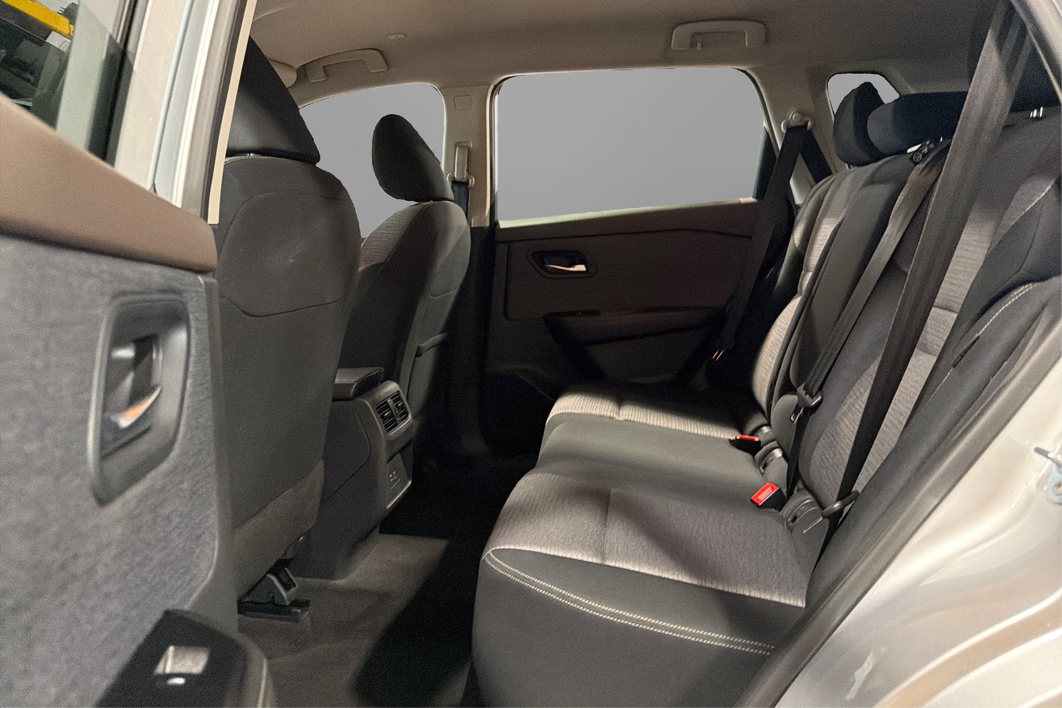 Used 2023 Nissan Rogue SV AWD/4WD image 35