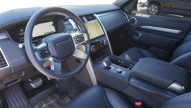 Used 2024 Land Rover Discovery Dynamic SE AWD/4WD image 9