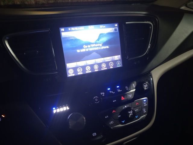 Used 2018 Chrysler Pacifica Touring-L Plus w/ Advanced Safetytec Group image 8