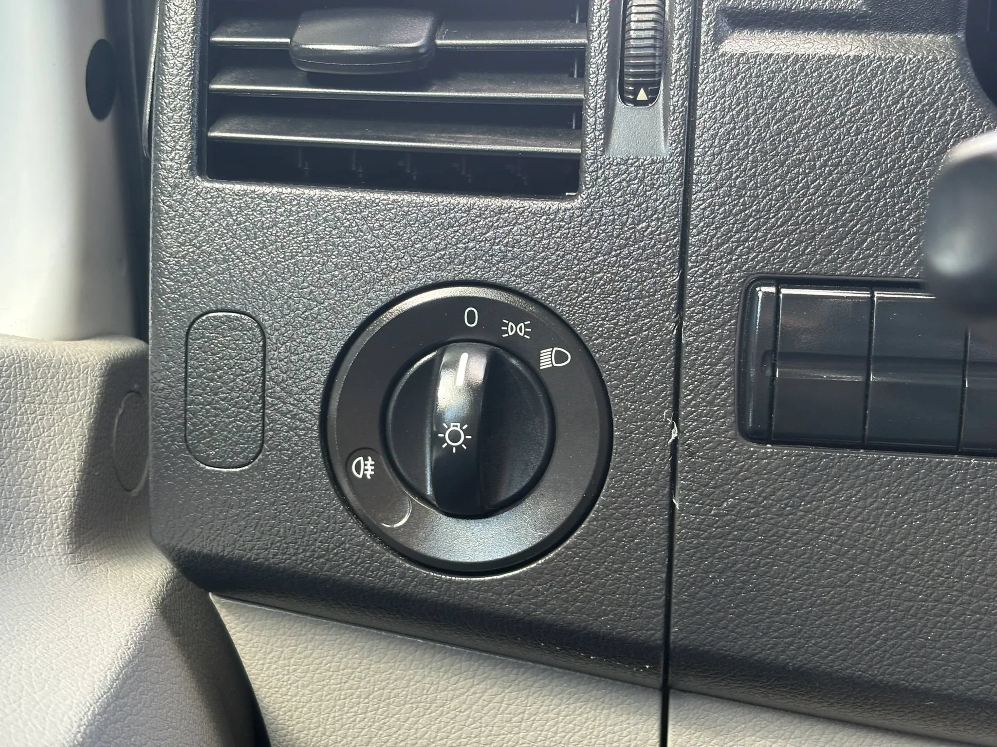 Used 2007 Dodge Sprinter 2500 RWD image 17