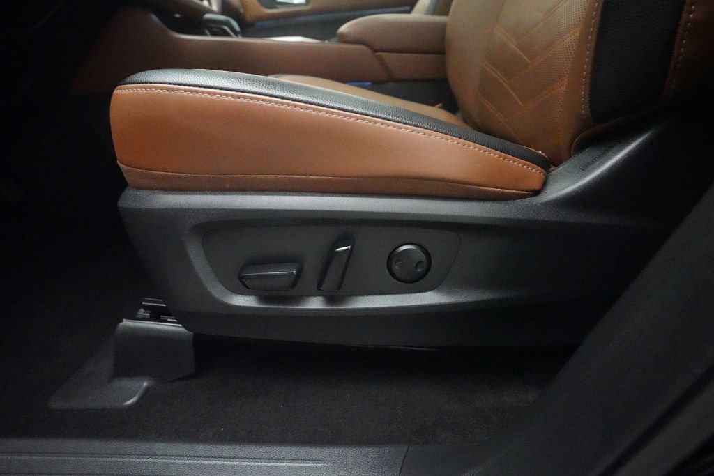 Used 2025 Nissan Pathfinder Platinum AWD/4WD image 29
