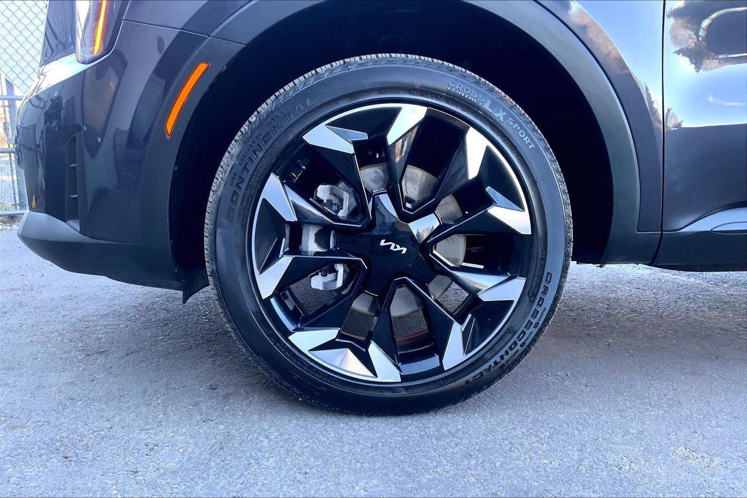 Used 2025 Kia Sorento EX image 9