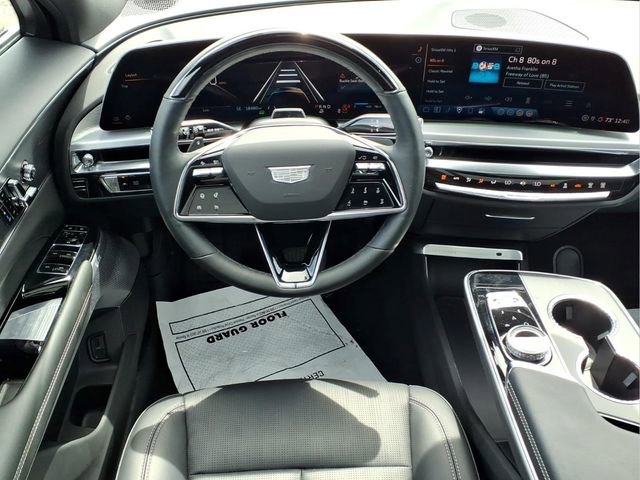 Used 2025 Cadillac Lyriq Luxury w/ LPO, Floor Liner Package AWD/4WD image 4
