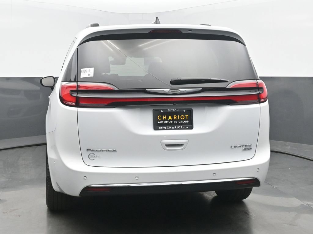 Used 2023 Chrysler Pacifica Limited AWD/4WD image 5