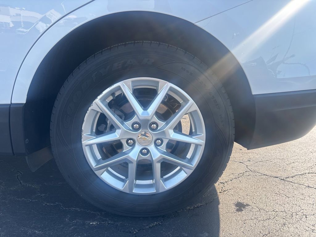 Used 2023 Chevrolet Equinox LS w/ LS Convenience Package image 4