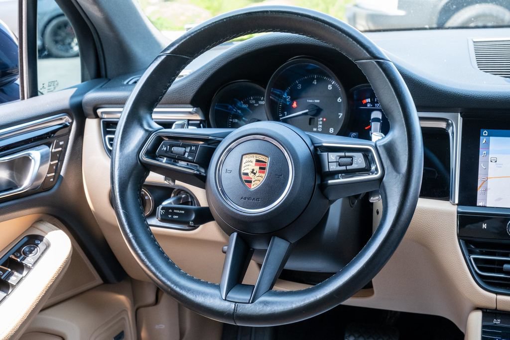 Used 2022 Porsche Macan w/ Premium Package Plus AWD/4WD image 29