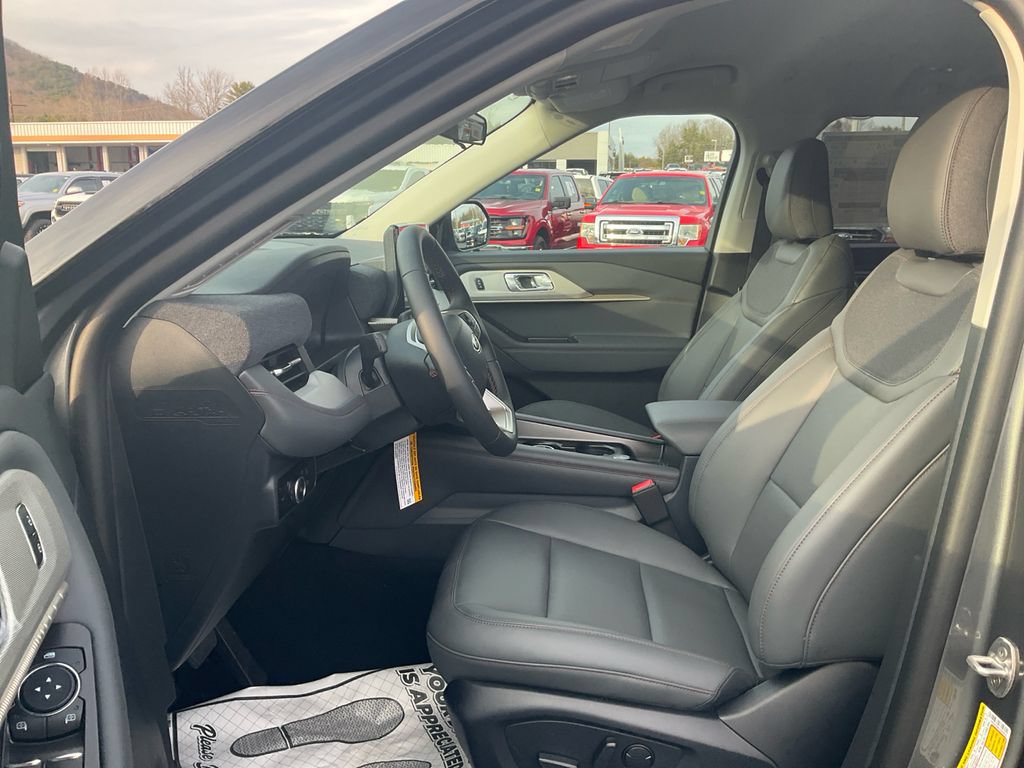 New 2026 Ford Explorer Active w/ Active Comfort Package RWD image 15