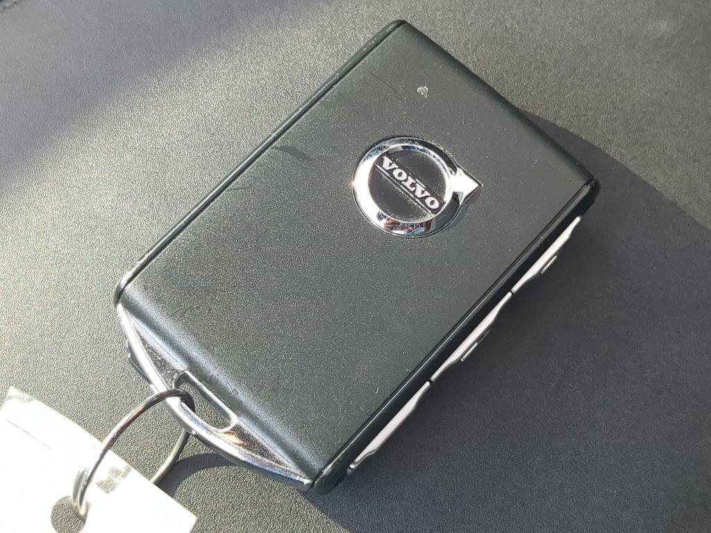 Used 2023 Volvo C40 Recharge Core image 38