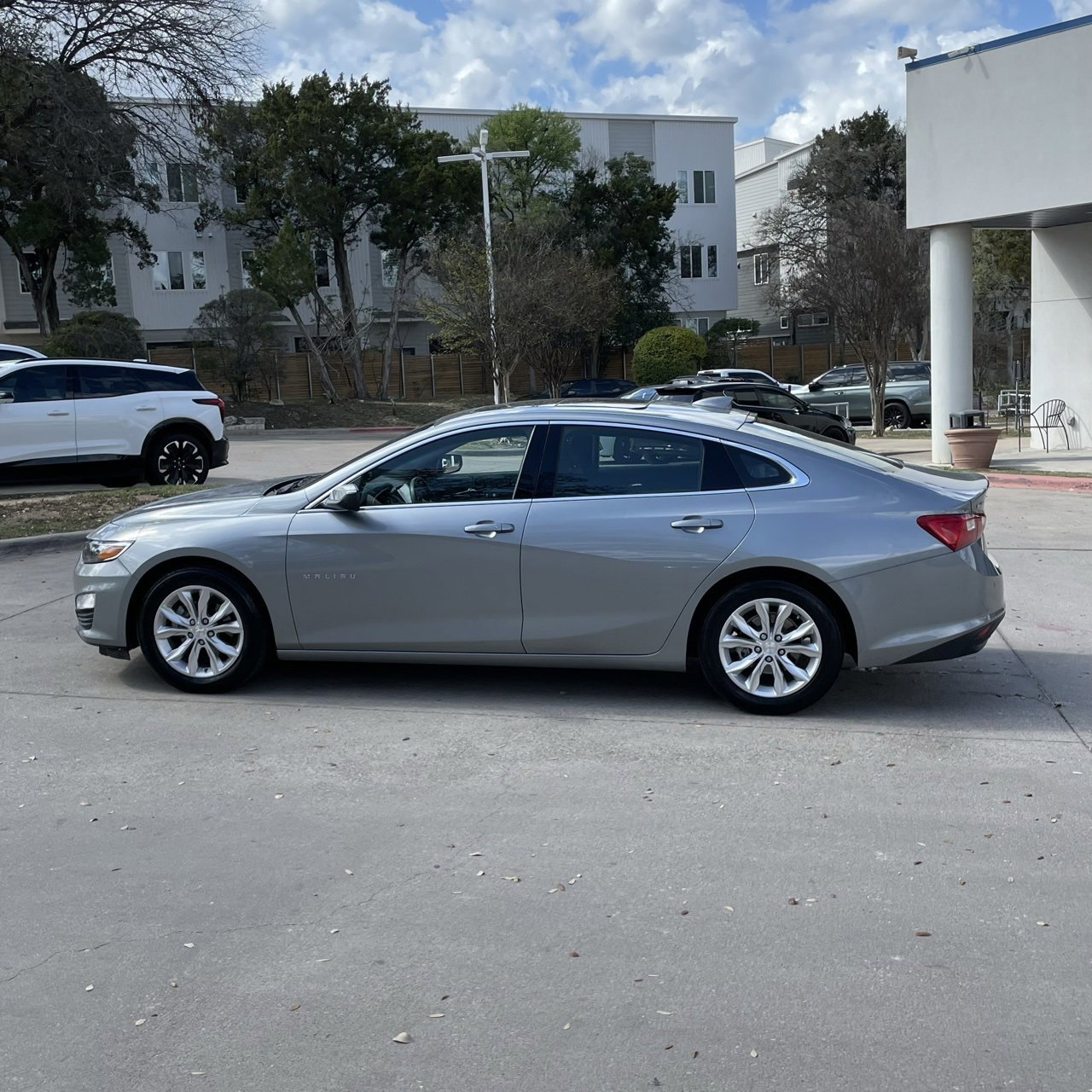 Used 2024 Chevrolet Malibu LT image 3