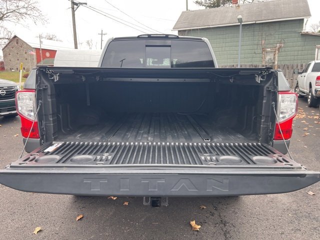 Used 2018 Nissan Titan SL w/ Midnight Edition image 17