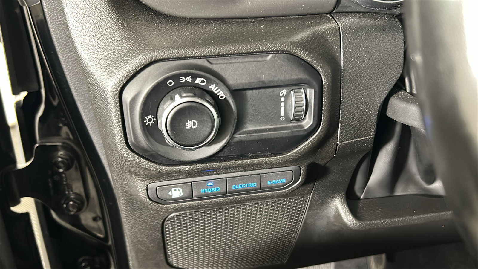 Used 2023 Jeep Wrangler Unlimited w/ Cold Weather Group AWD/4WD image 23
