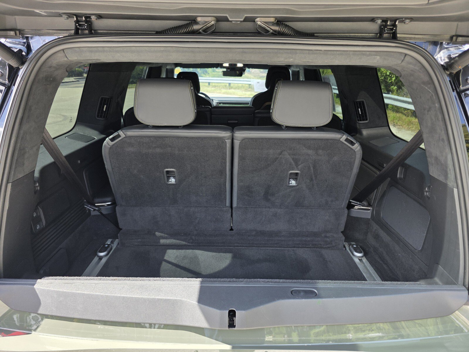 Used 2022 Rivian R1S Launch Edition AWD/4WD image 18