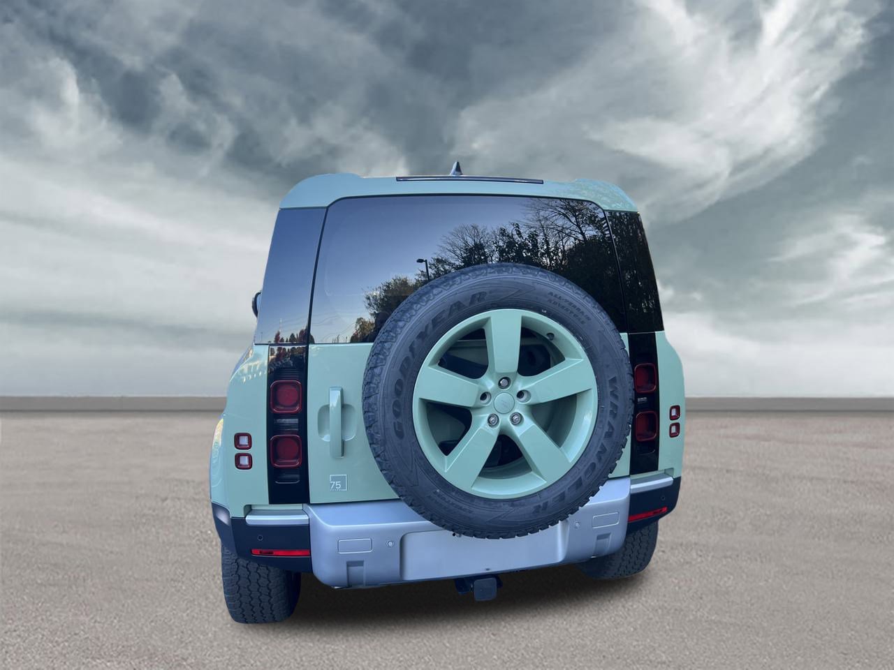 Used 2023 Land Rover Defender 110 75th Limited Edition image 4