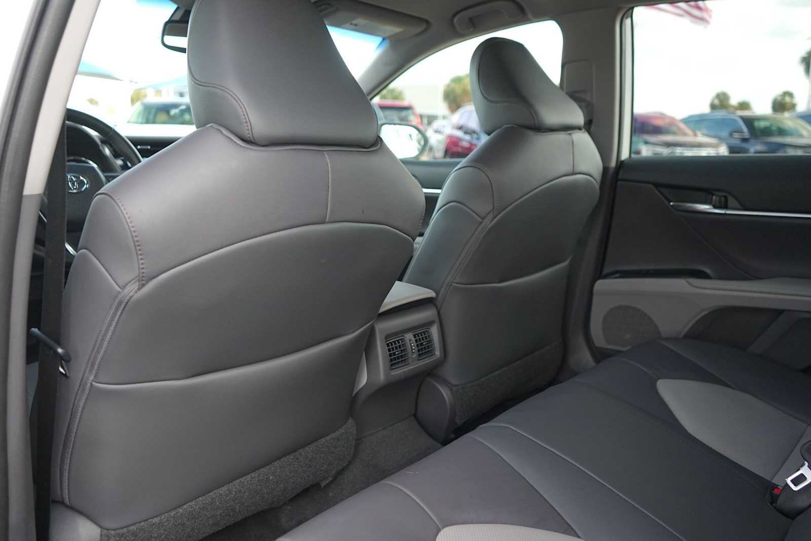 Used 2020 Toyota Camry XLE FWD image 13