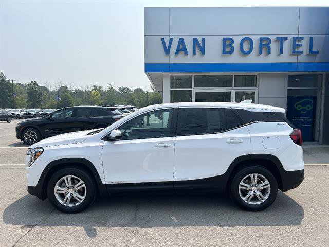 Certified 2022 GMC Terrain SLE image 2