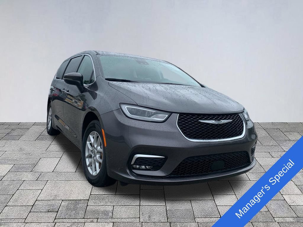 Used 2023 Chrysler Pacifica Touring-L