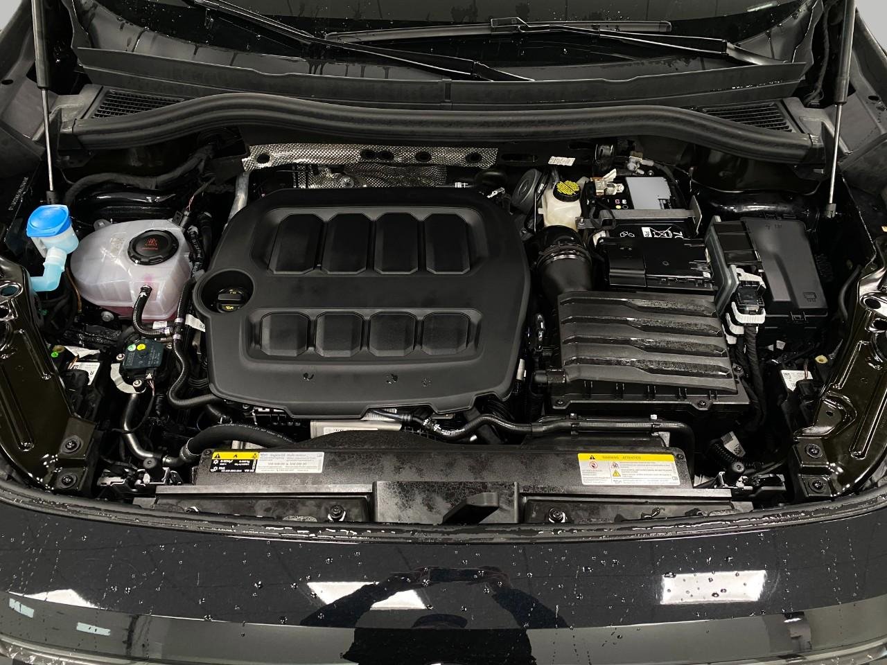 Certified 2025 Volkswagen Tiguan SE image 11