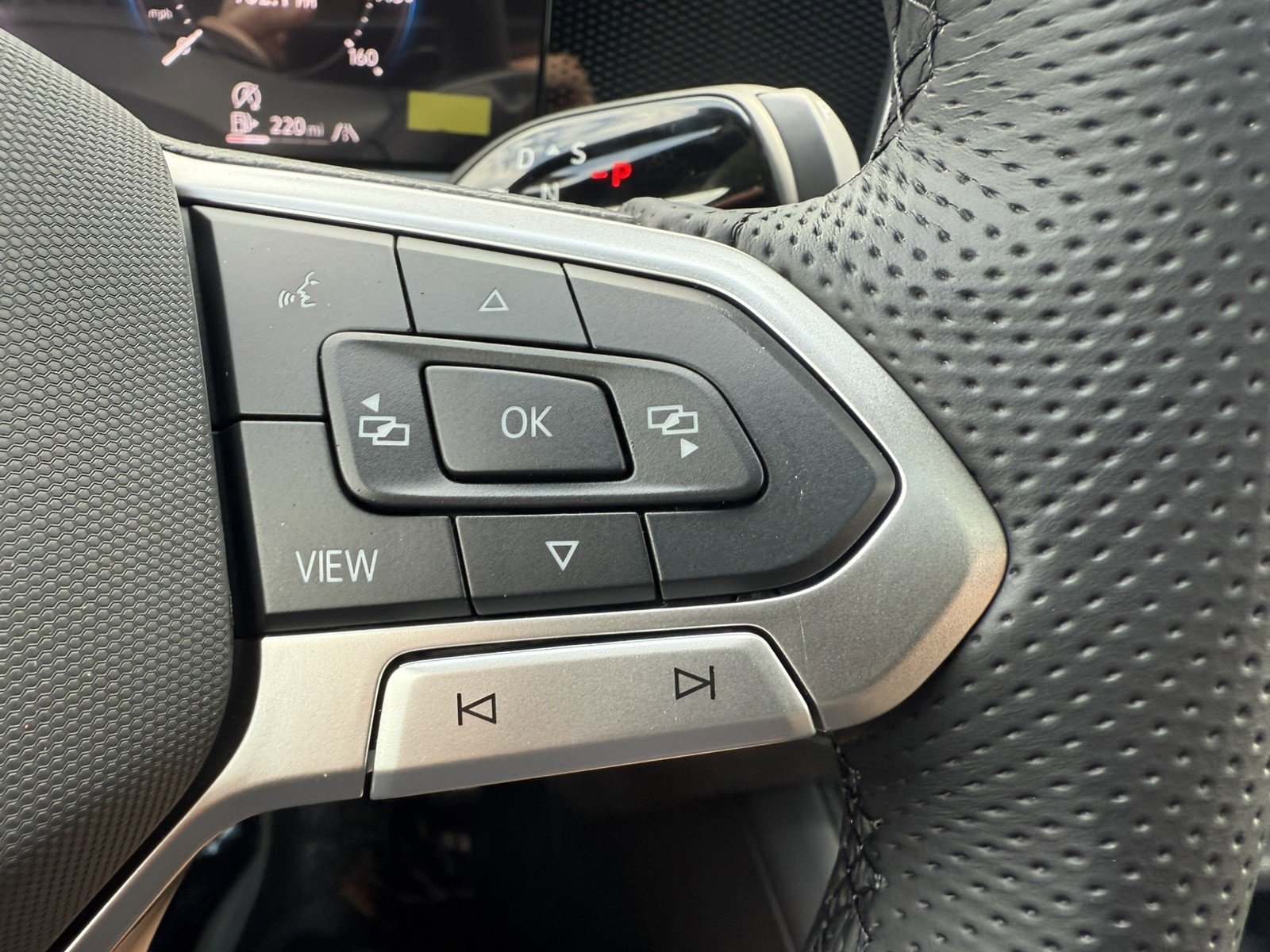 New 2025 Volkswagen Tiguan SE R-Line image 16