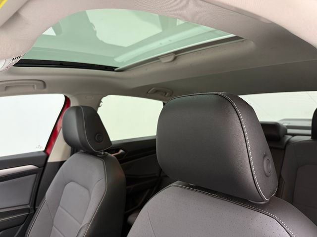 Used 2025 Volkswagen Jetta SE FWD image 25