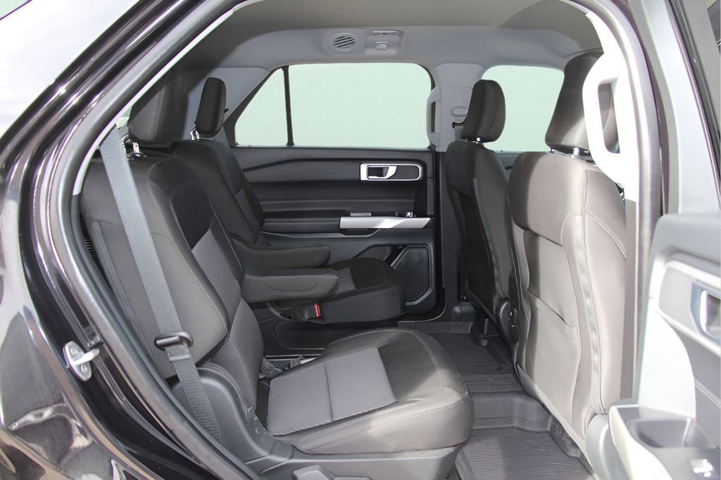 Used 2023 Ford Explorer XLT image 30