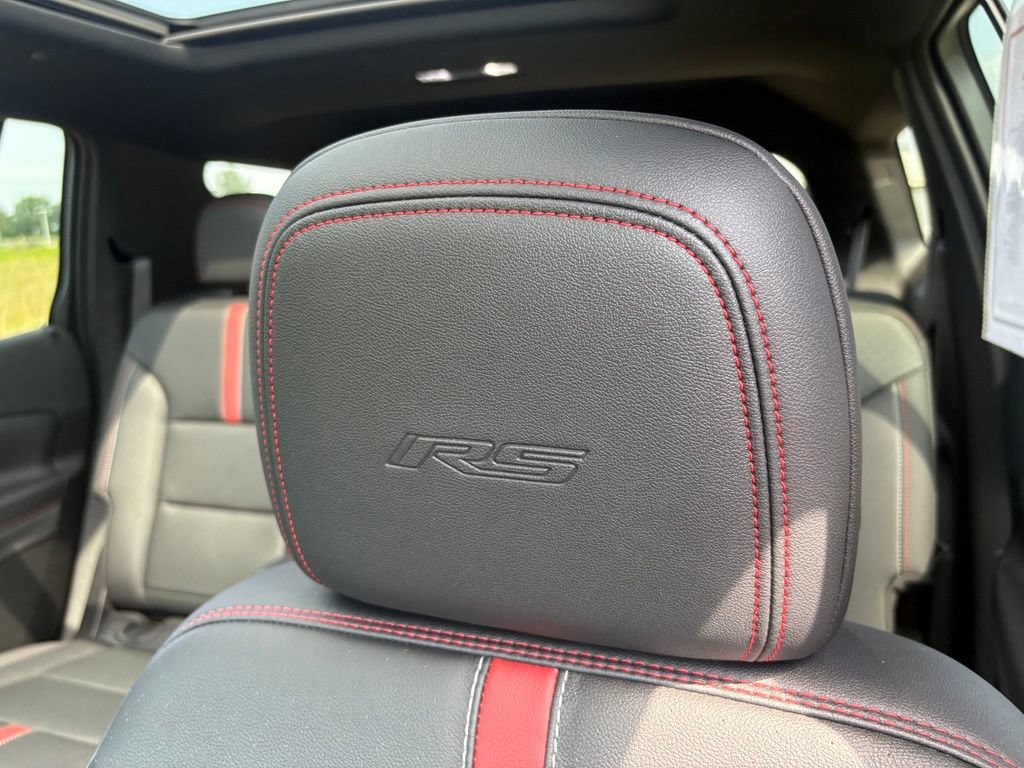 Used 2025 Chevrolet Traverse RS w/ LPO, Floor Liner Package FWD image 5