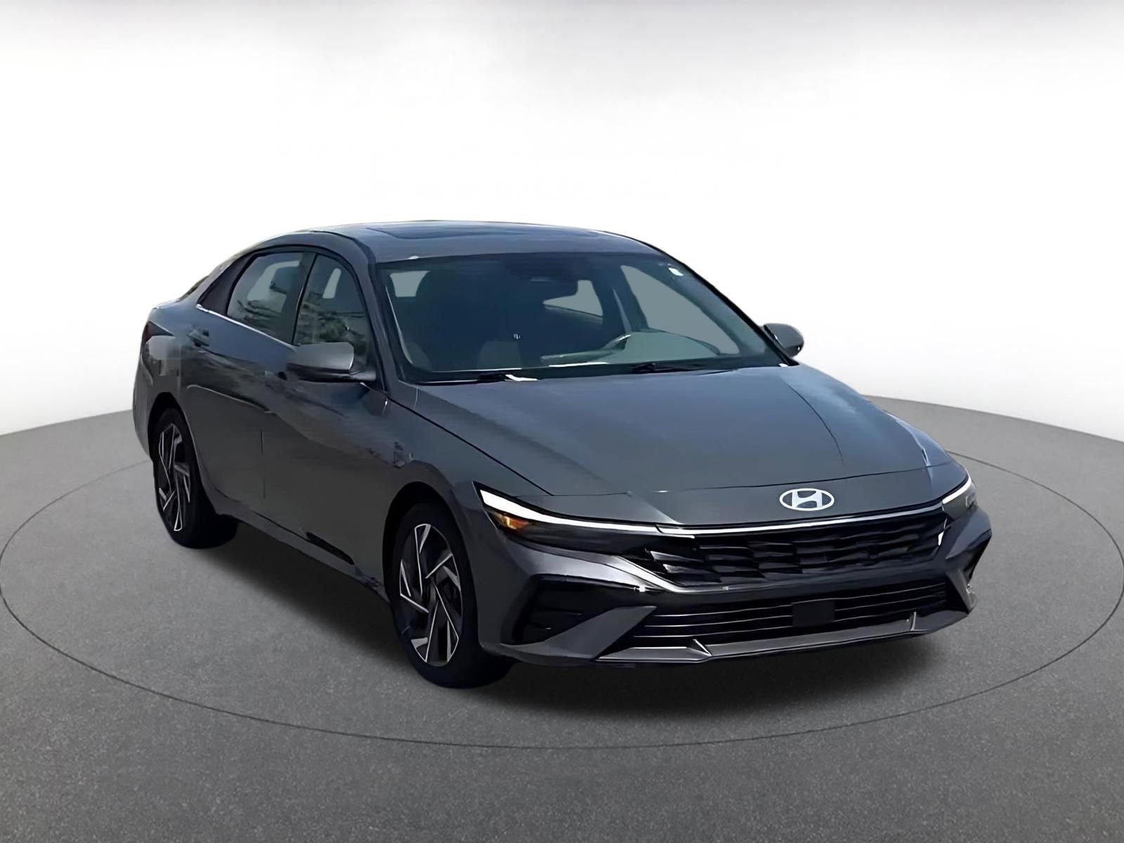 Used 2025 Hyundai Elantra SEL FWD image 3