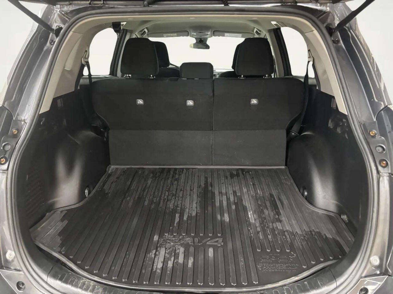 Used 2018 Toyota RAV4 LE w/ All Weather Liner Package AWD/4WD image 9