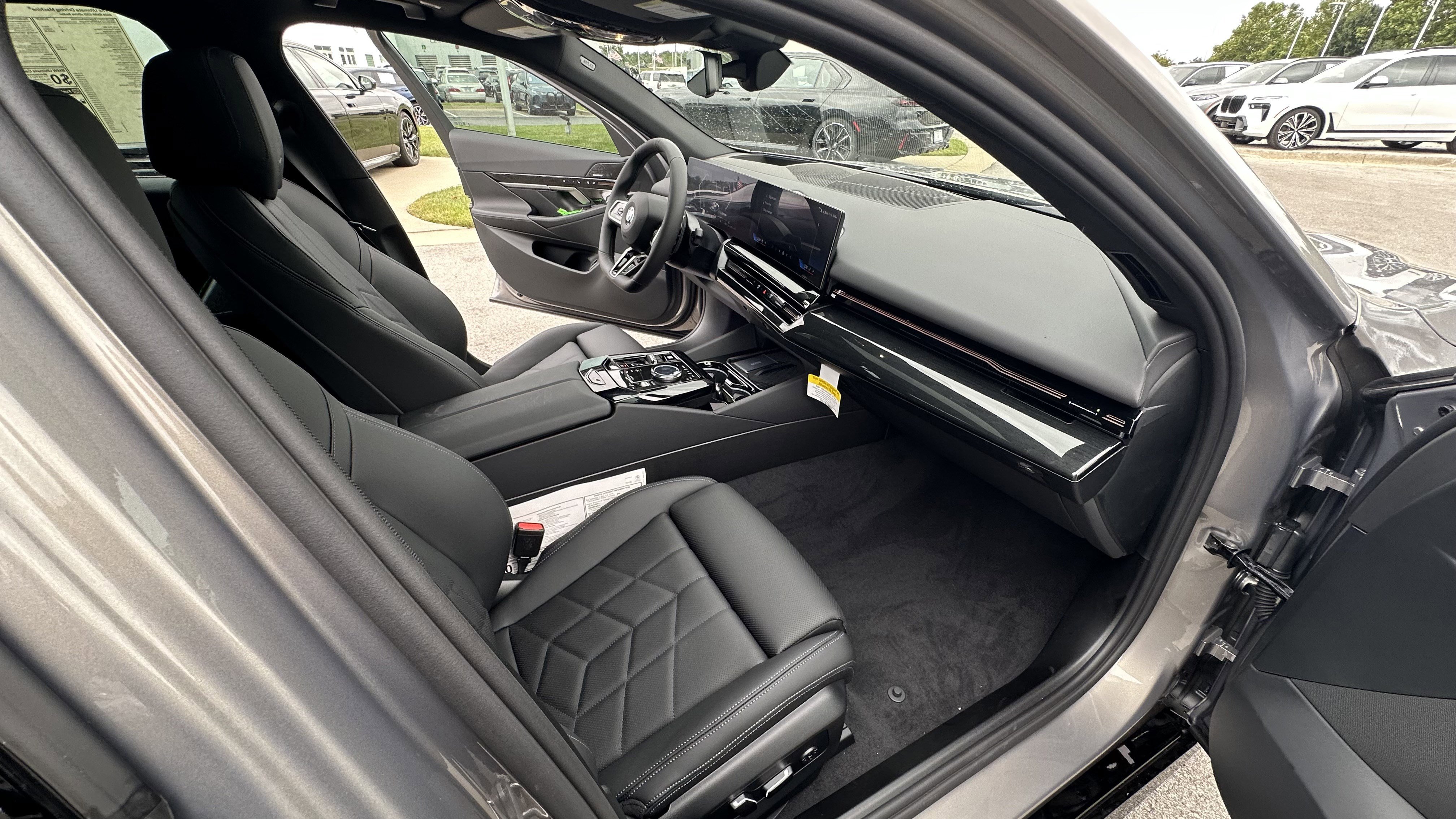 Used 2026 BMW 530i xDrive w/ M Sport Package image 32