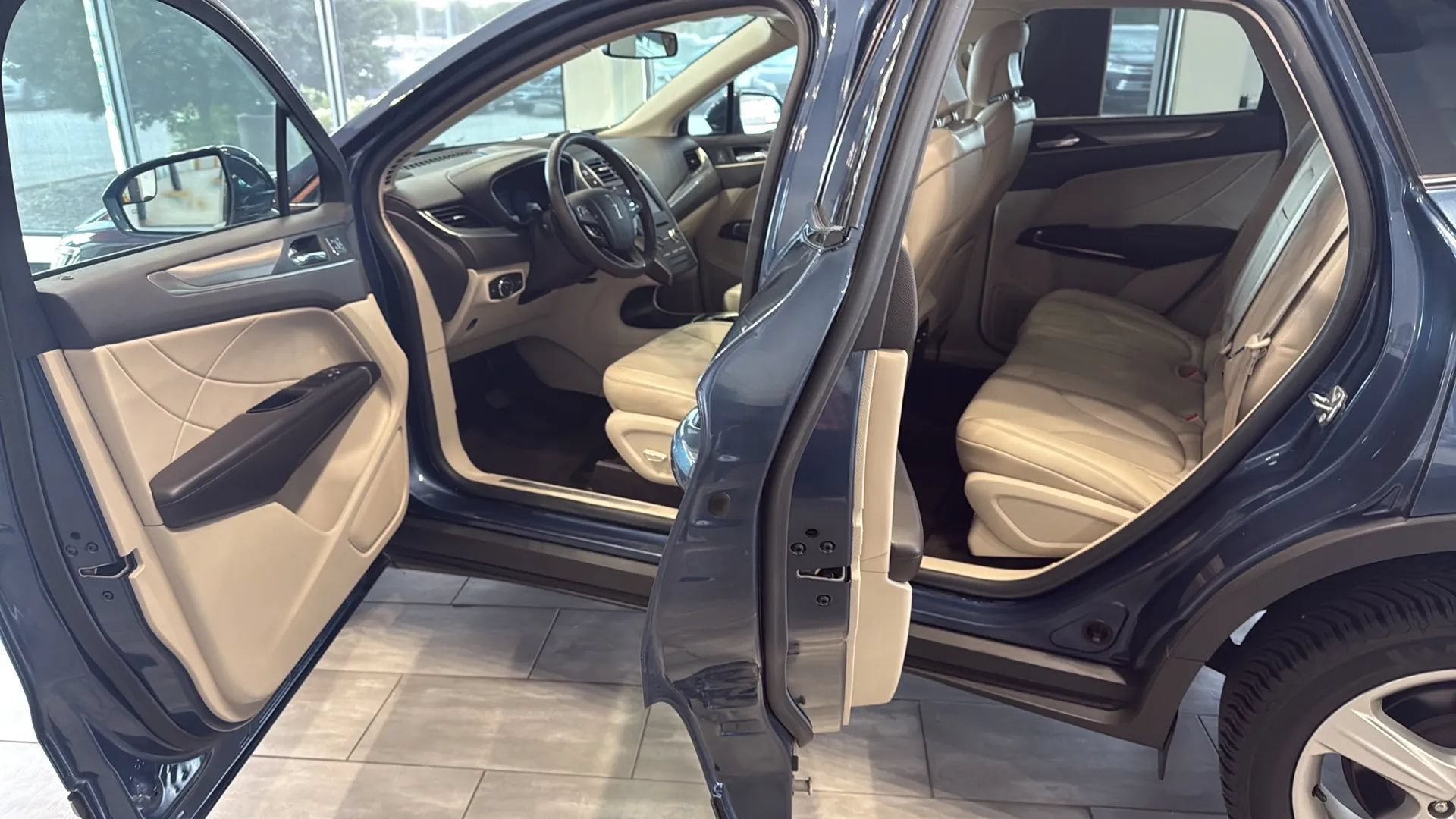 Used 2018 Lincoln MKC Premiere FWD image 12
