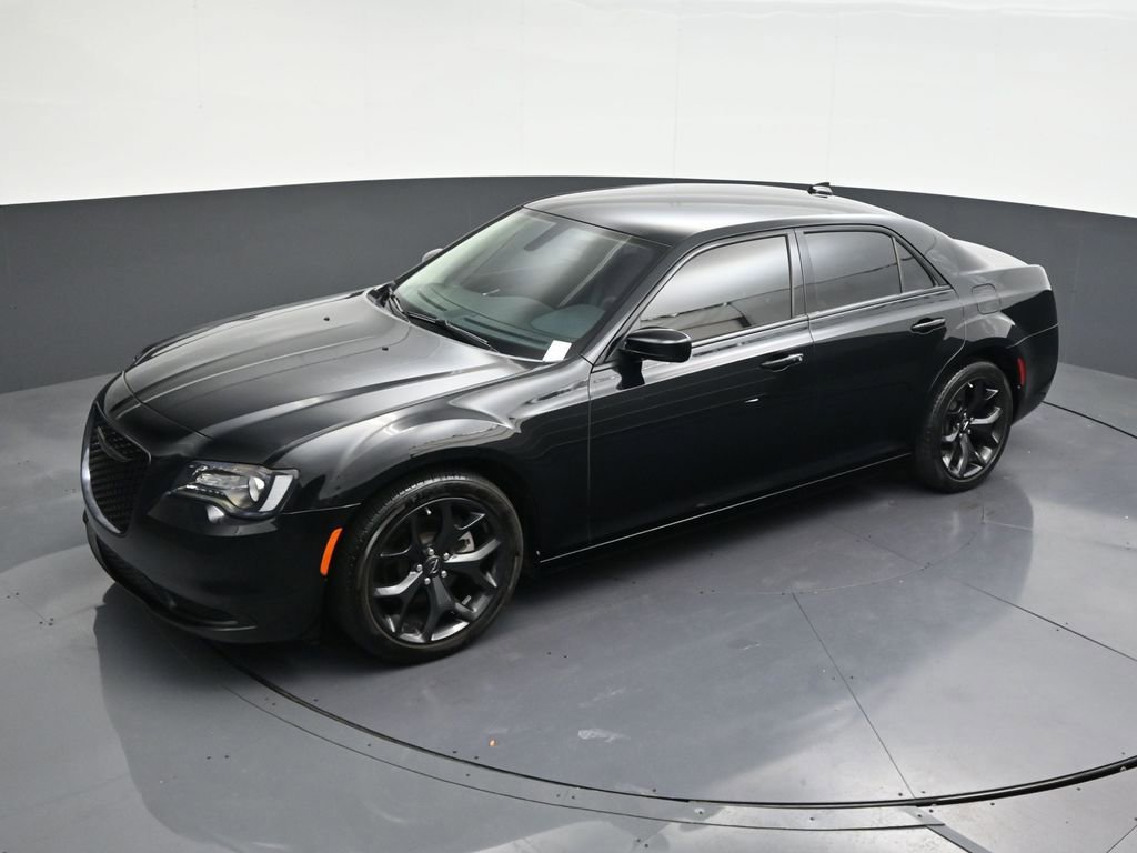 Used 2023 Chrysler 300 Touring w/ Sport Appearance Package image 17